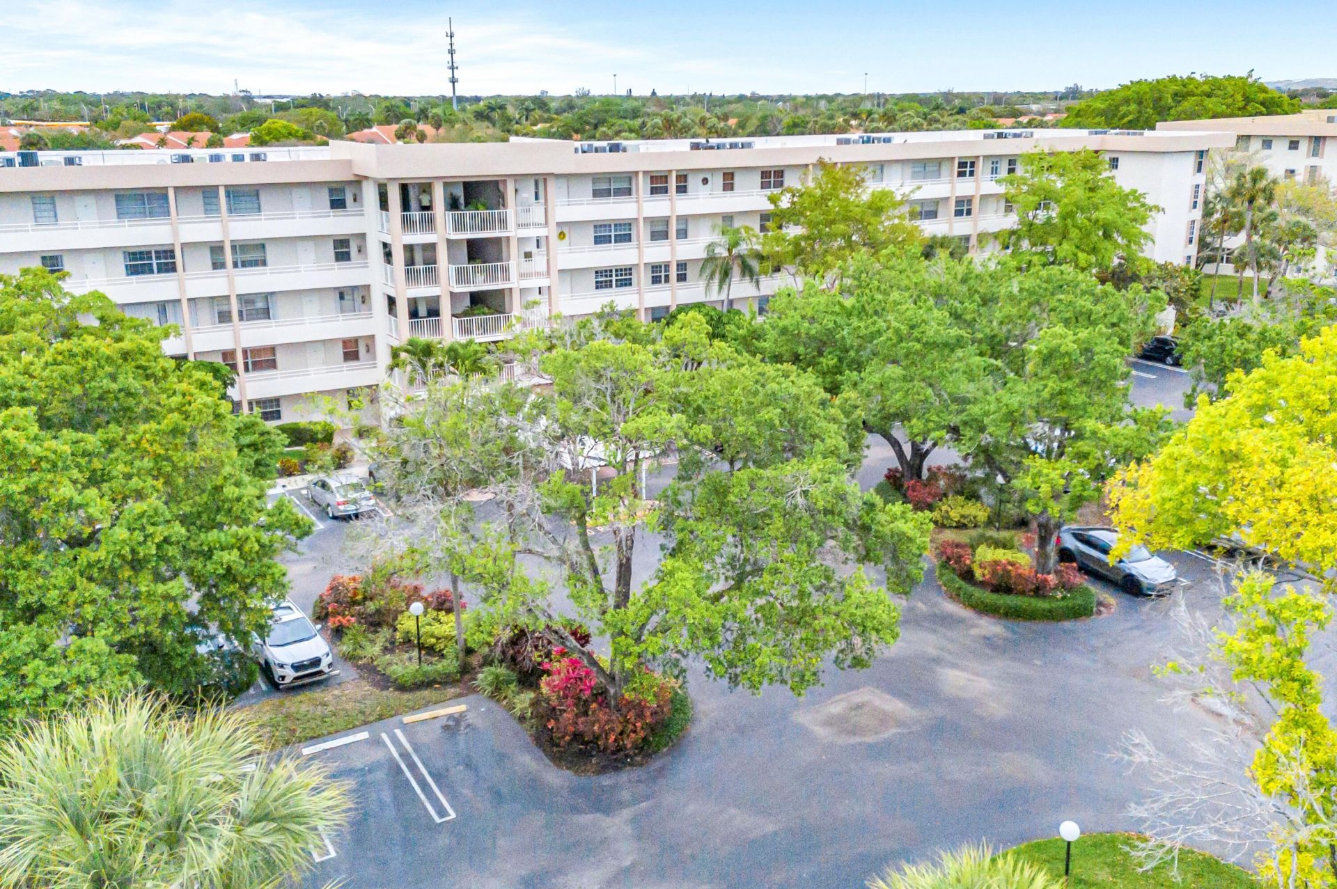 3970 Oaks Clubhouse Drive, Unit 401, Pompano Beach, FL 33069 Photo