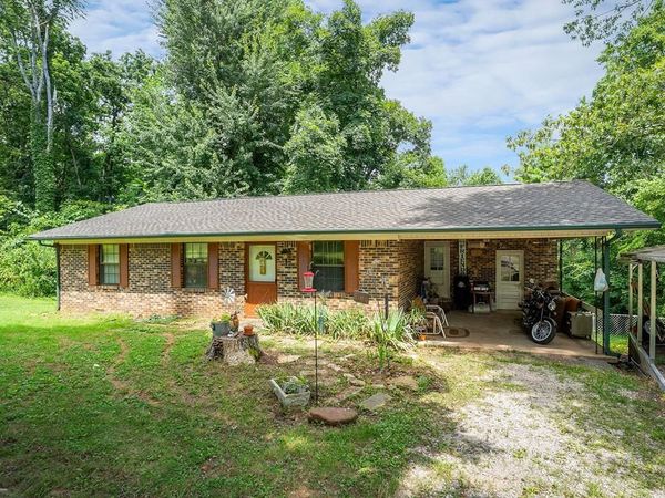 811 Greenfield Dr, Livingston, TN 38570