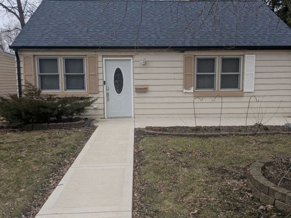 570 FARNUM Avenue, Aurora, IL 60505