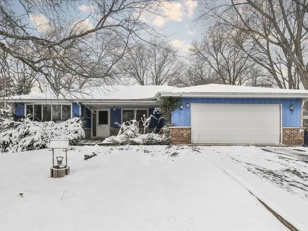 1326 Summit Drive , Schaumburg, IL 60193