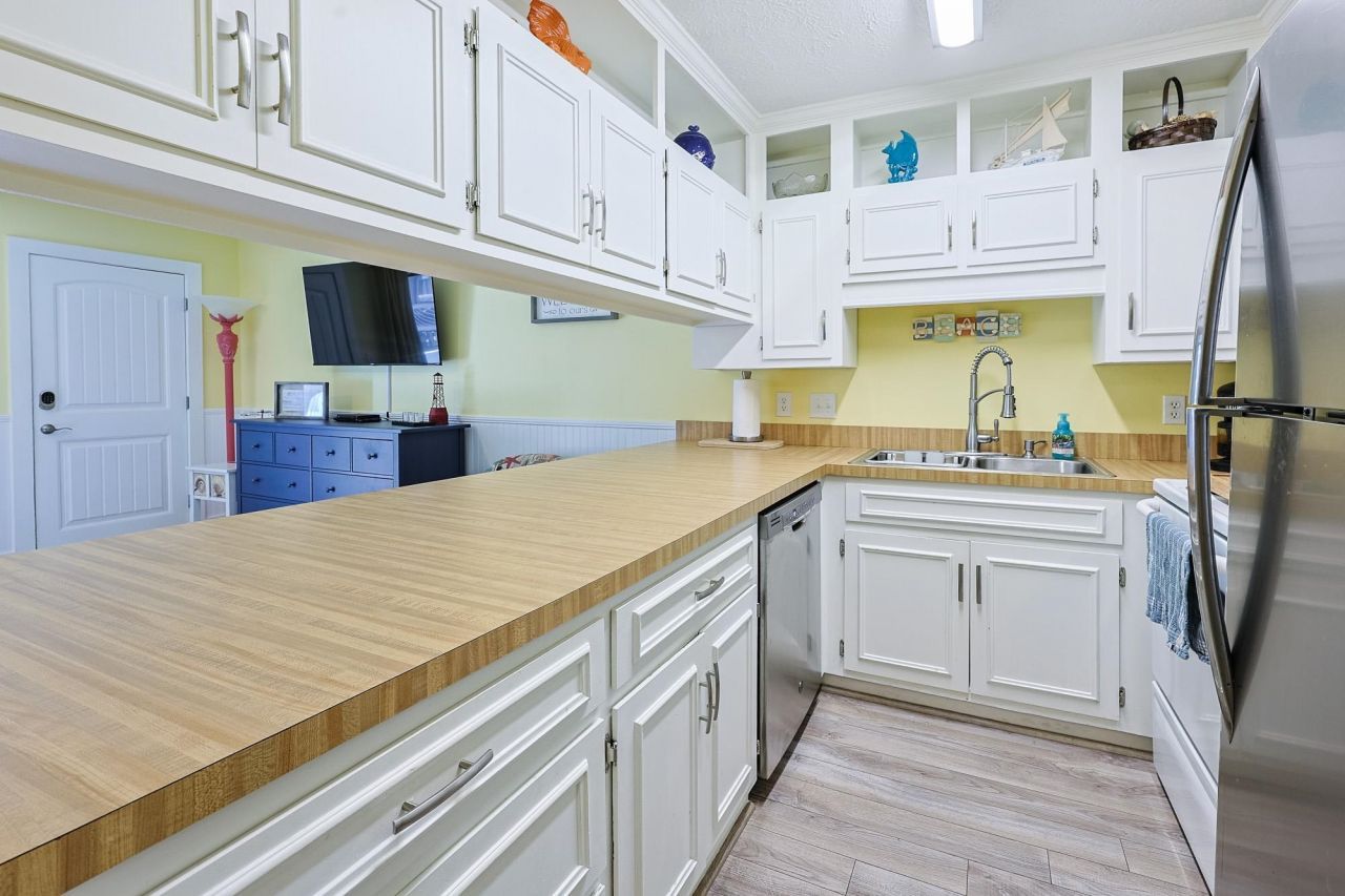 9621 Shore Dr. Photo 7