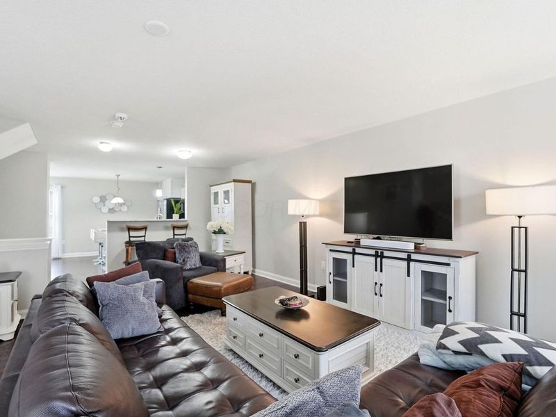 5920 Passage Creek Drive, Unit 1706, Dublin, OH 43016 Photo 3