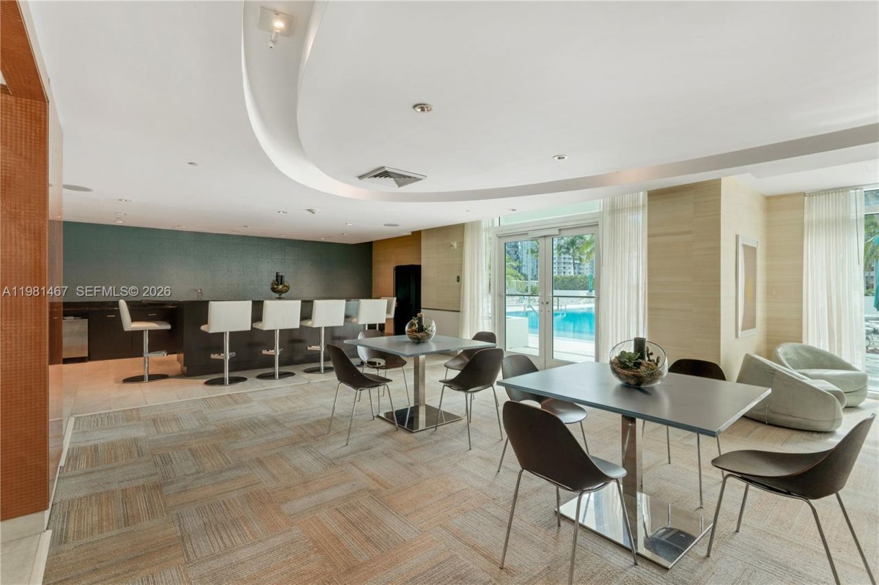 950 Brickell Bay Dr, Unit 1403, Miami, FL 33131 Photo