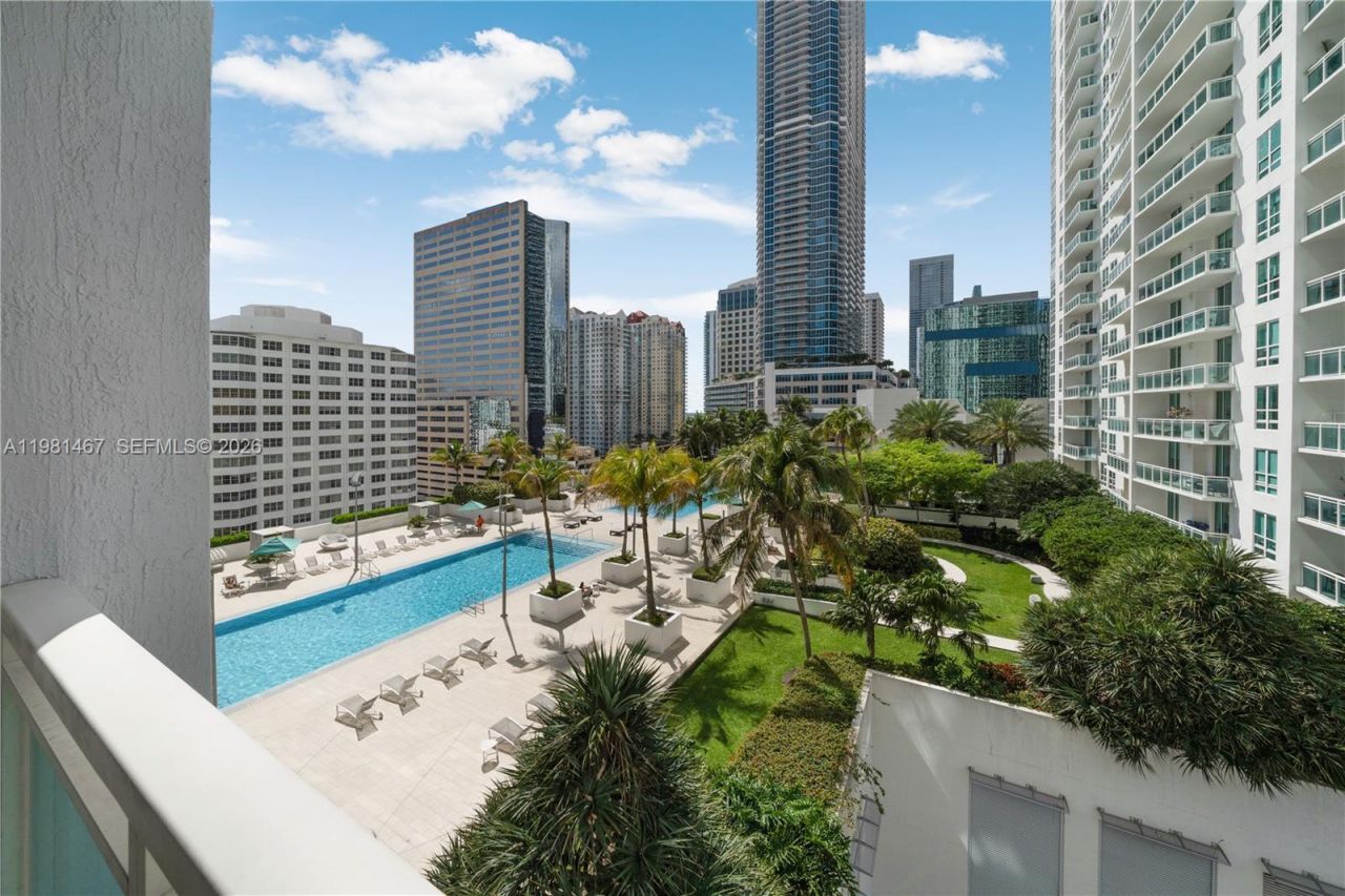 950 Brickell Bay Dr, Unit 1403, Miami, FL 33131 Photo