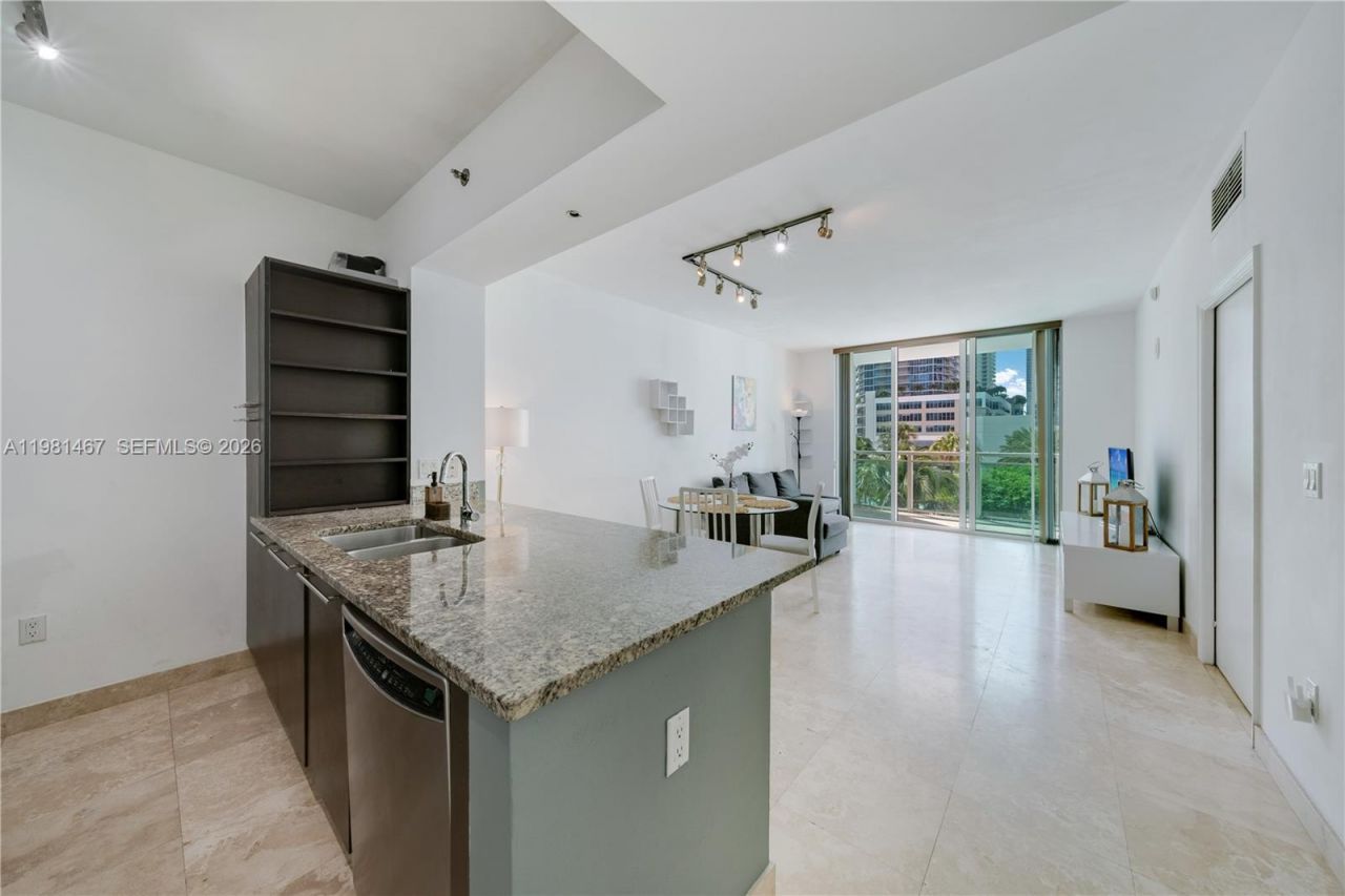 950 Brickell Bay Dr, Unit 1403, Miami, FL 33131 Photo
