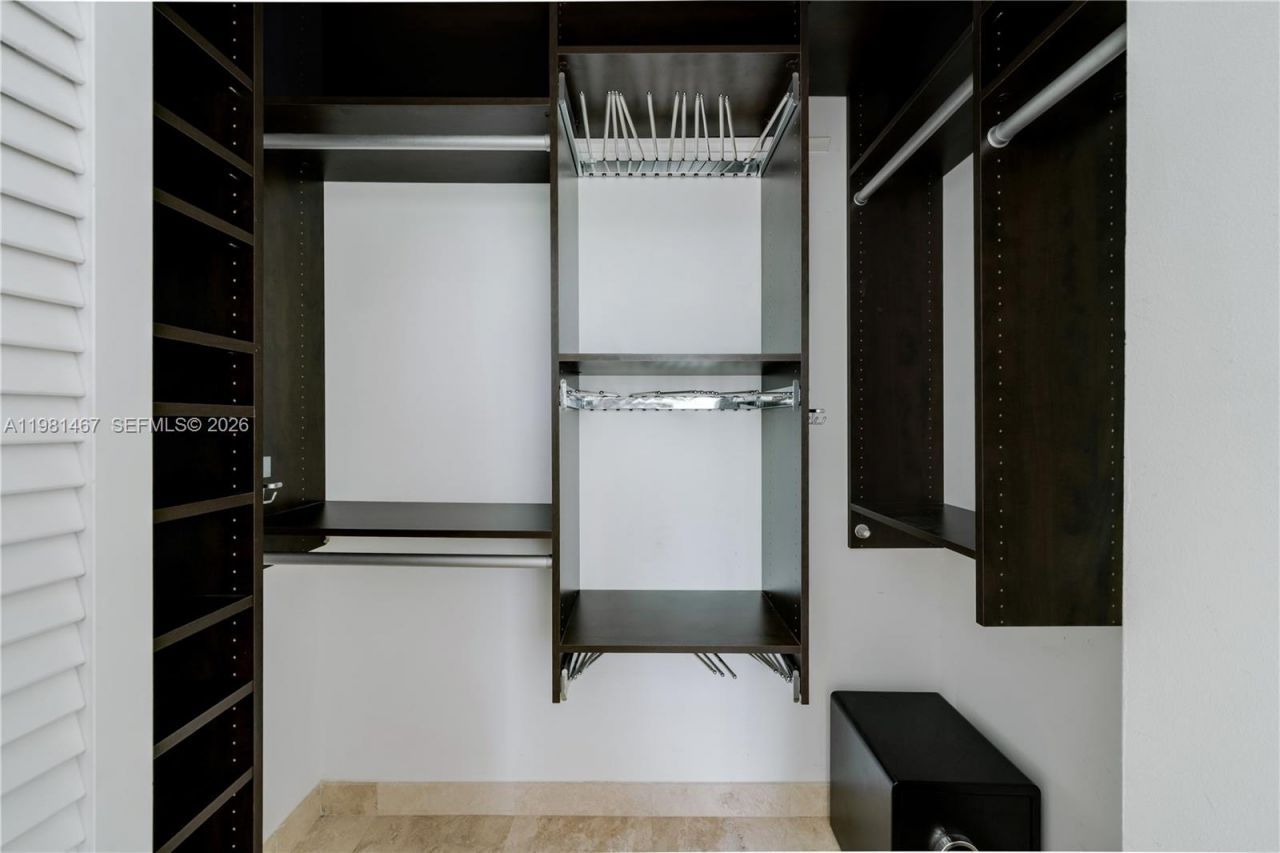 950 Brickell Bay Dr, Unit 1403, Miami, FL 33131 Photo