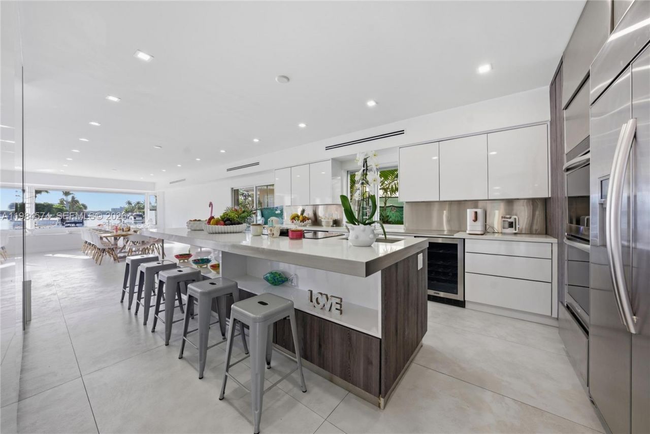 3401 NE 165th St, North Miami Beach, FL 33160 Photo