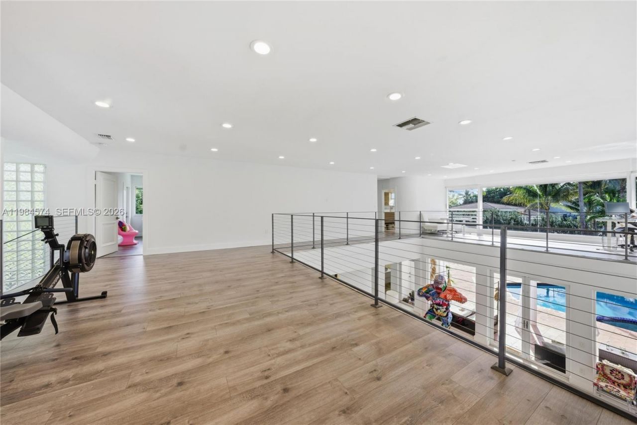 3401 NE 165th St, North Miami Beach, FL 33160 Photo