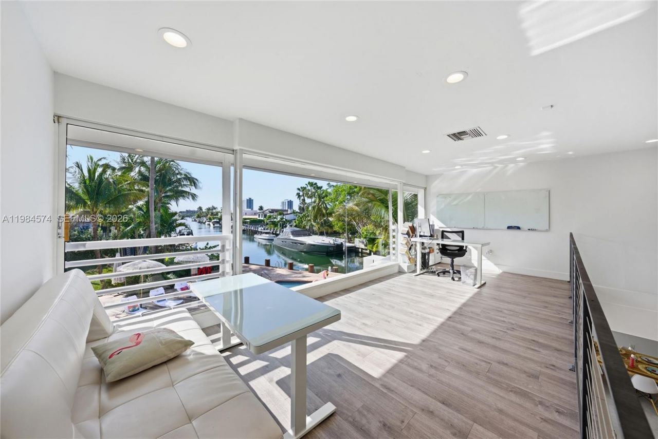3401 NE 165th St, North Miami Beach, FL 33160 Photo