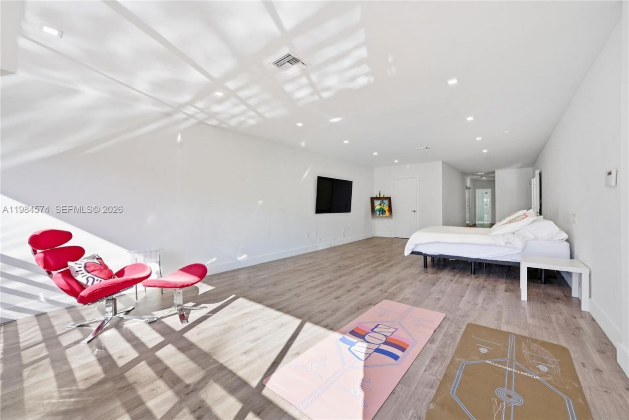 3401 NE 165th St, North Miami Beach, FL 33160 Photo