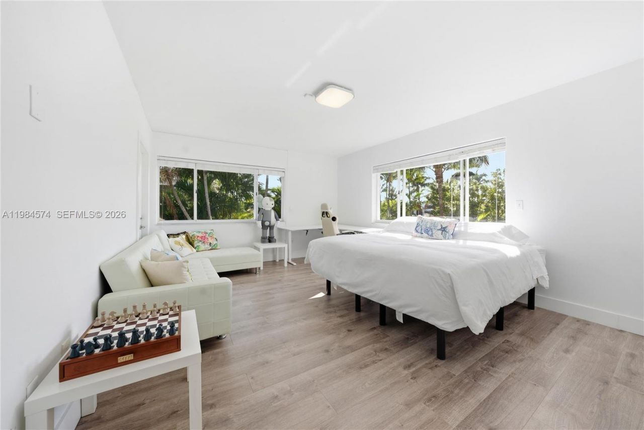 3401 NE 165th St, North Miami Beach, FL 33160 Photo