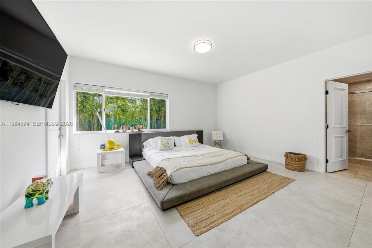 3401 NE 165th St, North Miami Beach, FL 33160 Photo