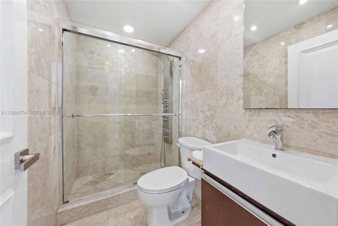 3401 NE 165th St, North Miami Beach, FL 33160 Photo
