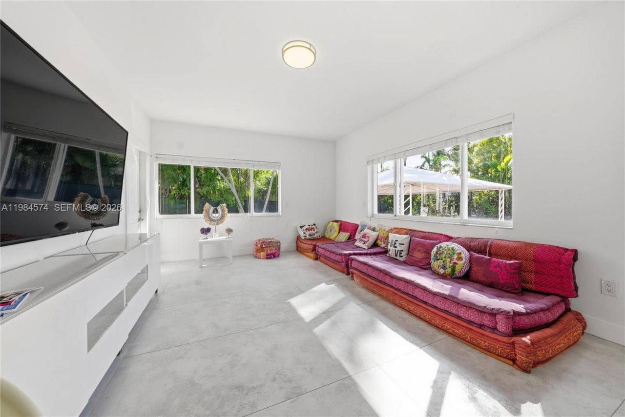 3401 NE 165th St, North Miami Beach, FL 33160 Photo