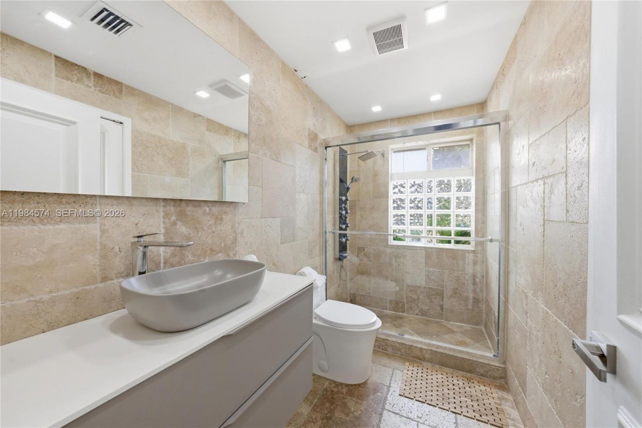 3401 NE 165th St, North Miami Beach, FL 33160 Photo