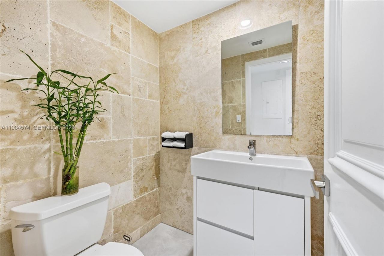 3401 NE 165th St, North Miami Beach, FL 33160 Photo