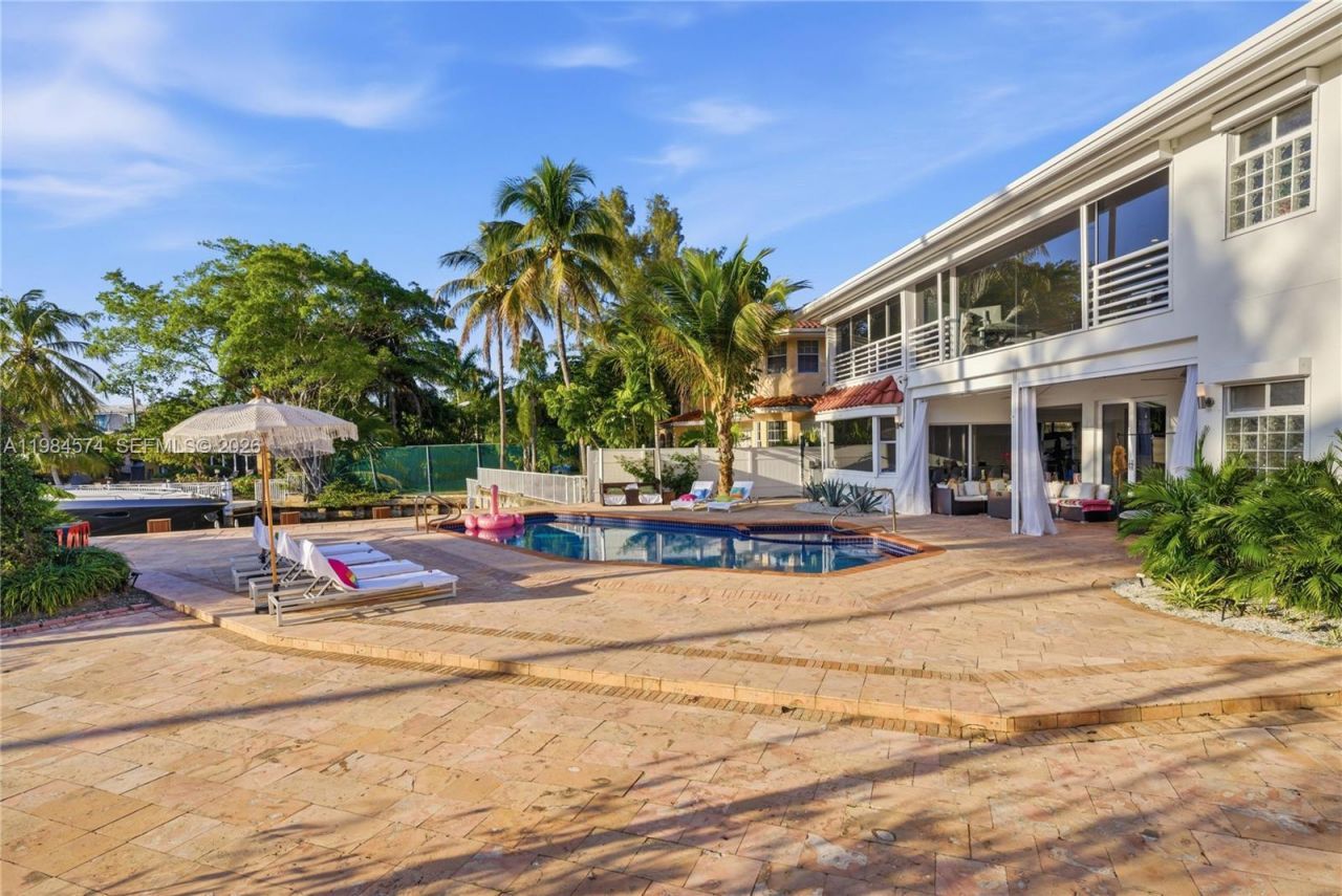 3401 NE 165th St, North Miami Beach, FL 33160 Photo
