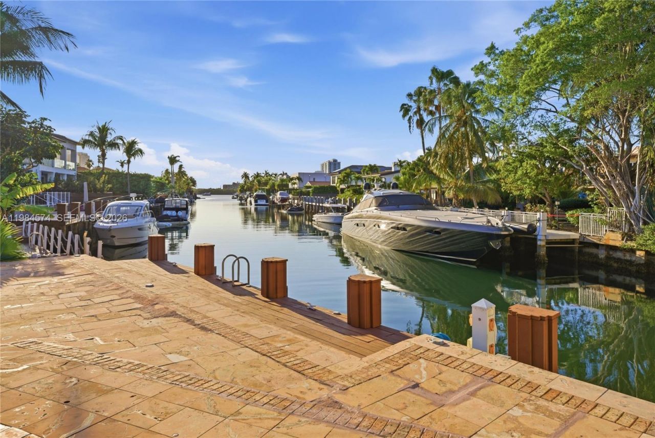 3401 NE 165th St, North Miami Beach, FL 33160 Photo