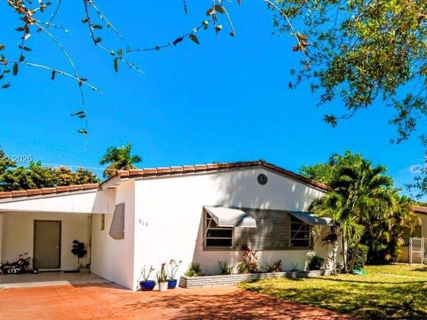 913 NE 4th St , Hallandale Beach, FL 33009