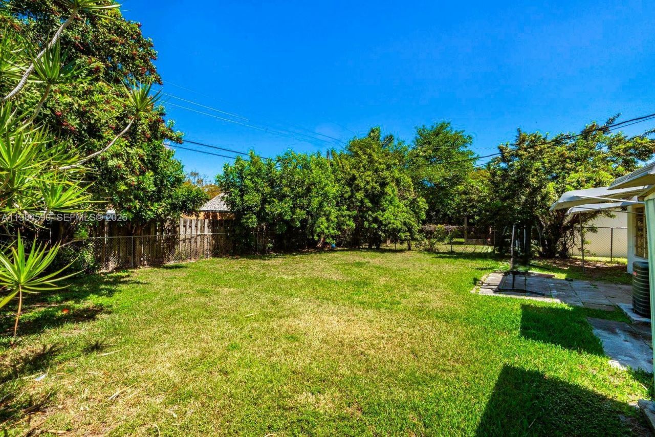 913 NE 4th St, Hallandale Beach, FL 33009 Photo