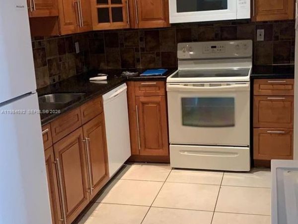 8261 NW 8th St, Unit 239, Miami, FL 33126