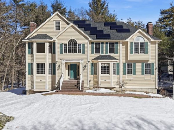 2 Pipers Gln, Andover, MA 01810