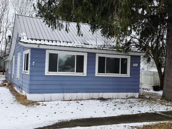 321 S 4th Street, Edmore, MI 48829