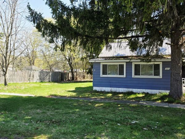 321 S 4th Street, Edmore, MI 48829