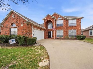 8641 Shadow Trace Drive, Fort Worth, TX 76244