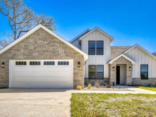 208 Ulupau CIR, Bastrop, TX 78602