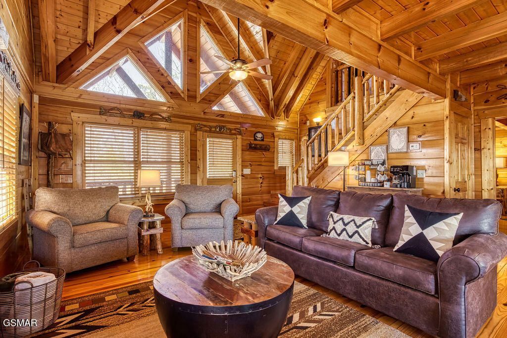 1111 Towering Oaks Dr Drive, Sevierville, TN 37876 Main Photo