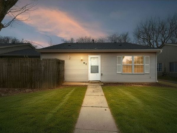 80 Fernwood Drive, Unit O, Bolingbrook, IL 60440