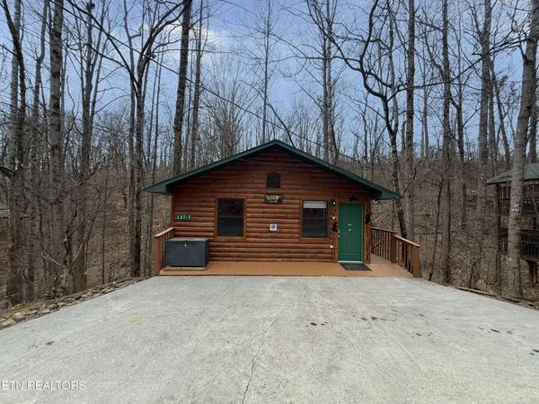 2036 Ridge Rd, Pigeon Forge, TN 37863