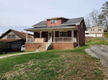 69 Maple Lake Court, Bridgeport, WV 26330