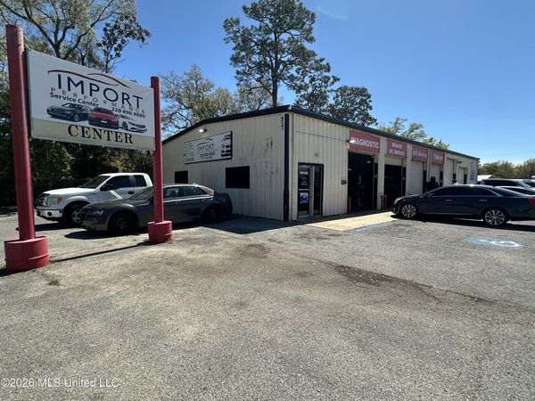 435-517 E Pass Rd, Gulfport, MS 39507