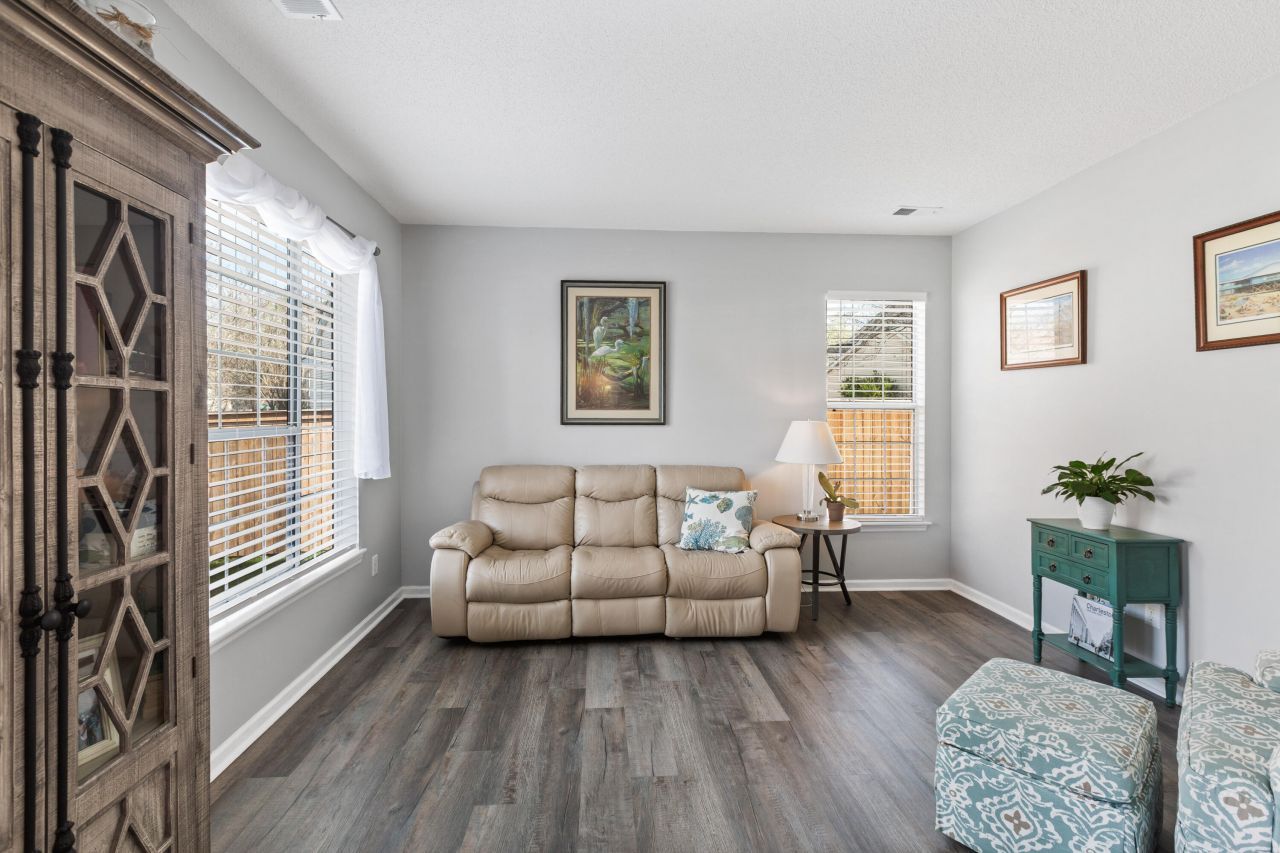 3500 Forest Glen Drive Photo 8