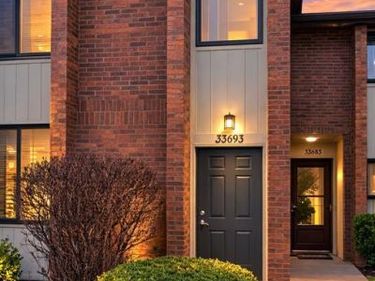 33693 Pondview Circle, Livonia, MI 48152