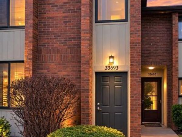 33693 Pondview Circle, Livonia, MI 48152