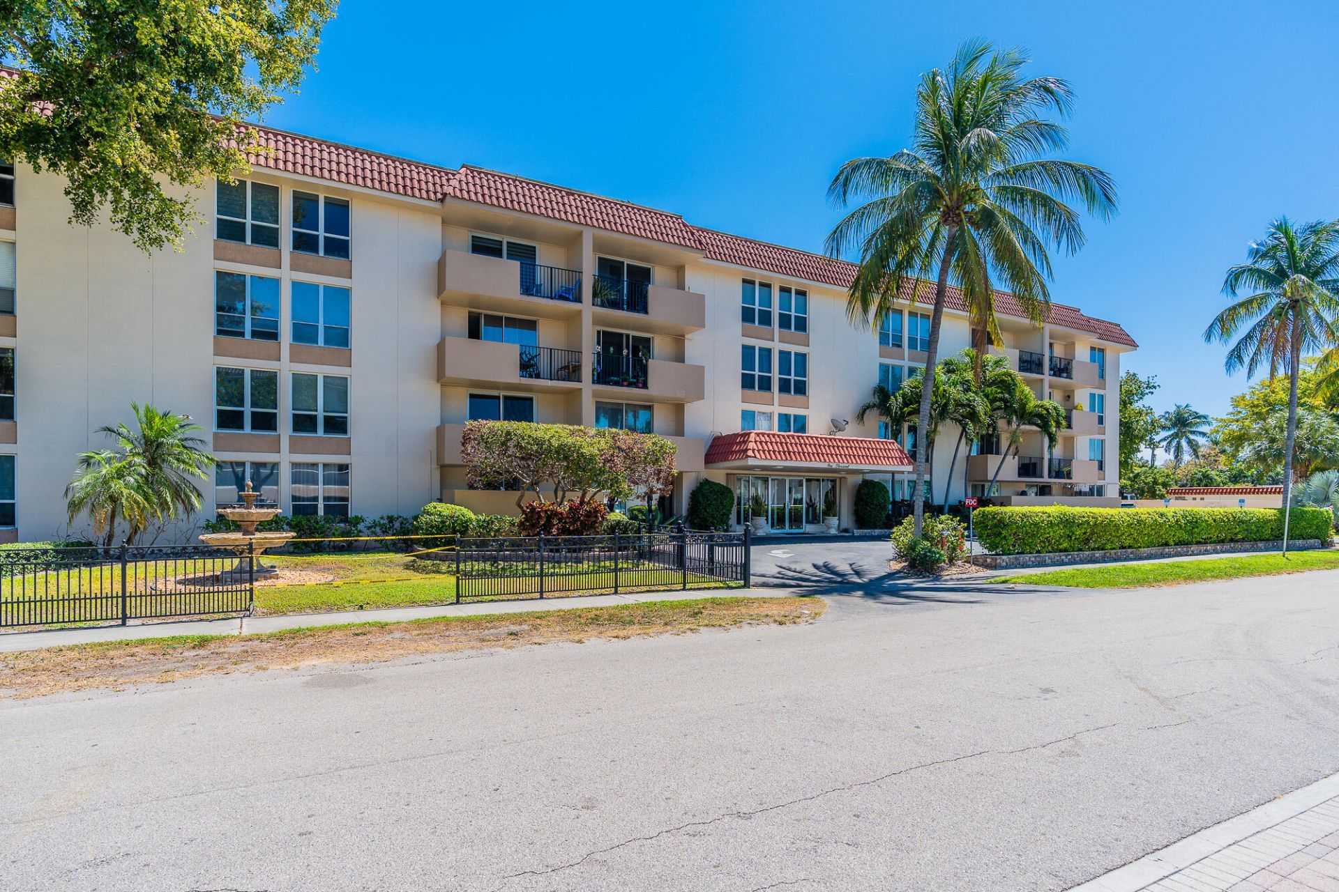 1000 Spanish River Road, Unit 3t, Boca Raton, FL 33432 Photo
