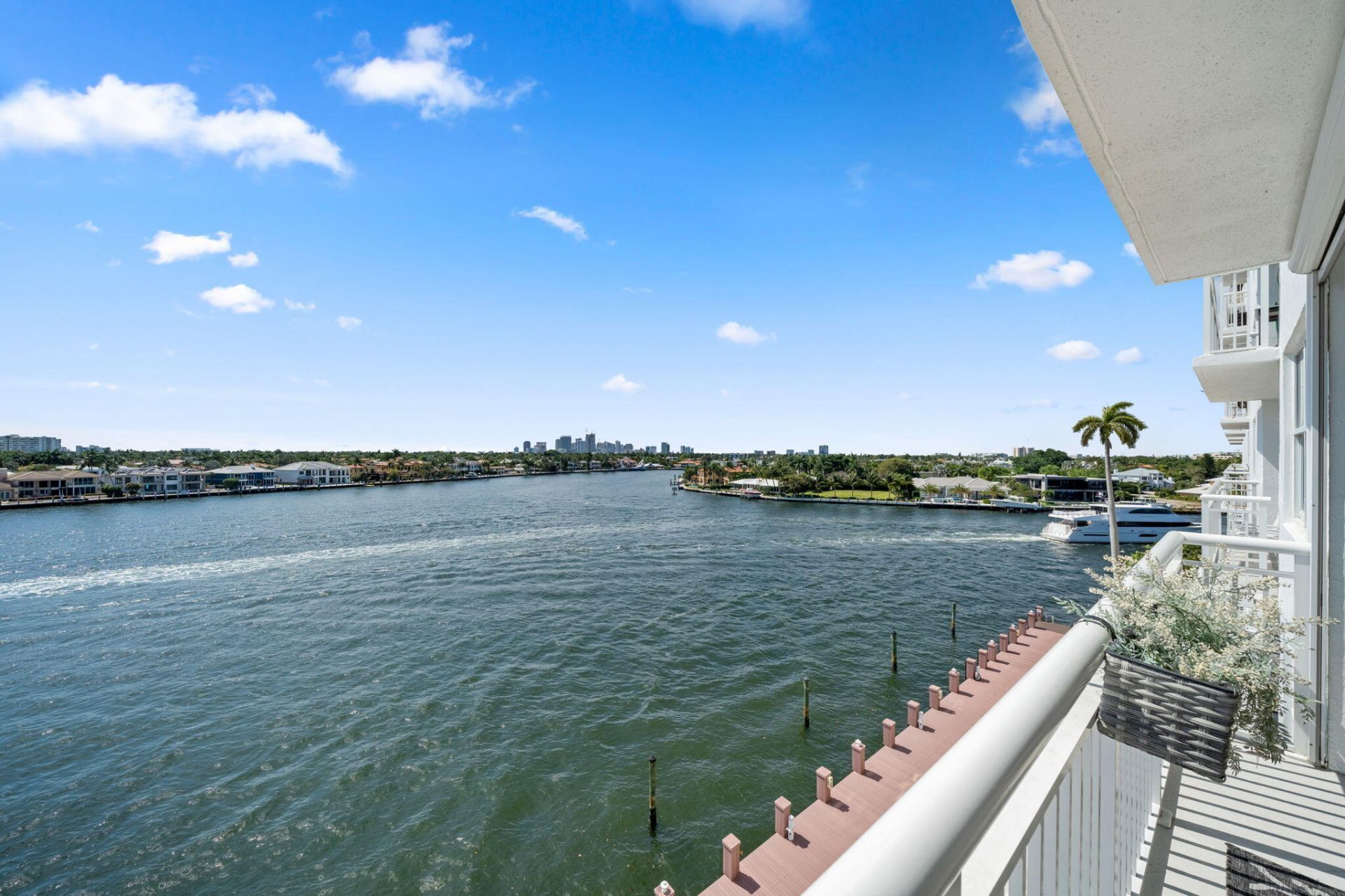 511 Bayshore Drive, Unit 606, Fort Lauderdale, FL 33304 Photo