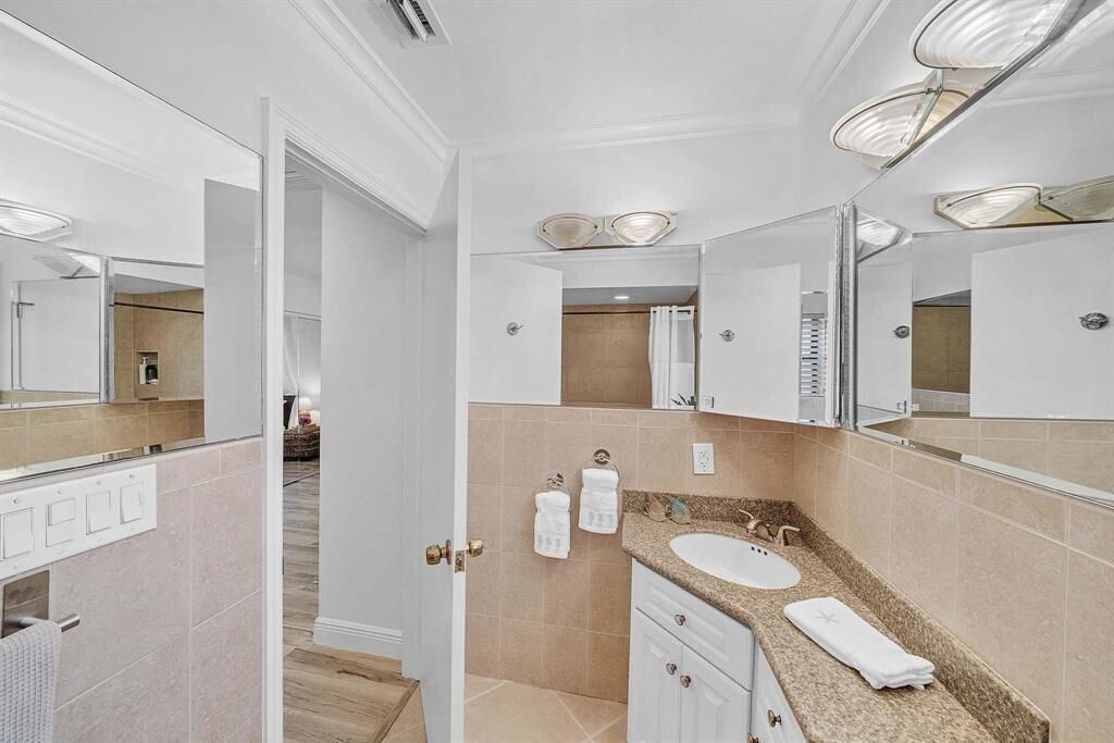 5351 NE 17th Terrace, Fort Lauderdale, FL 33334 Photo