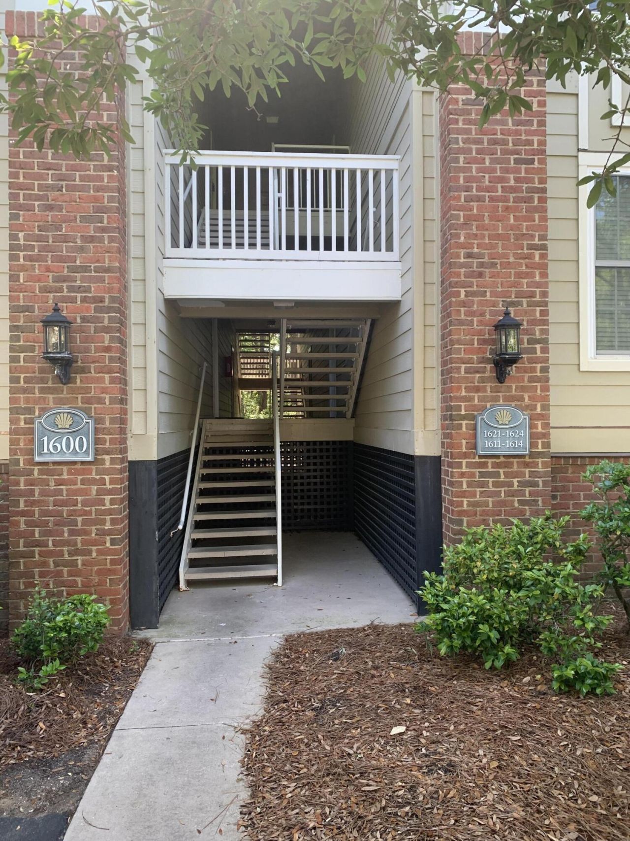 1600 Long Grove Drive Photo 11