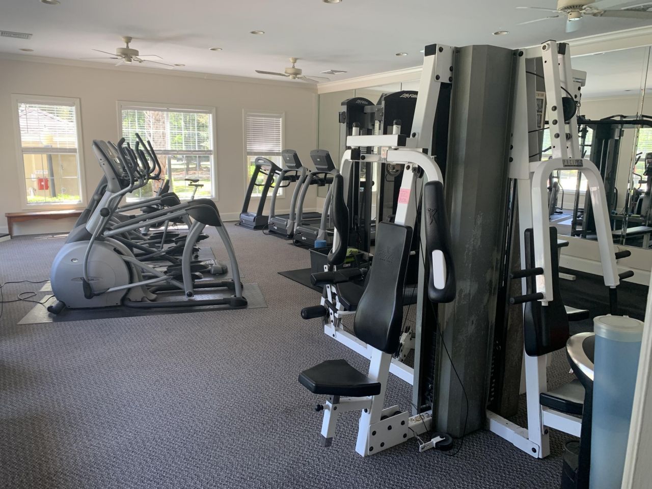 1600 Long Grove Drive Photo 15