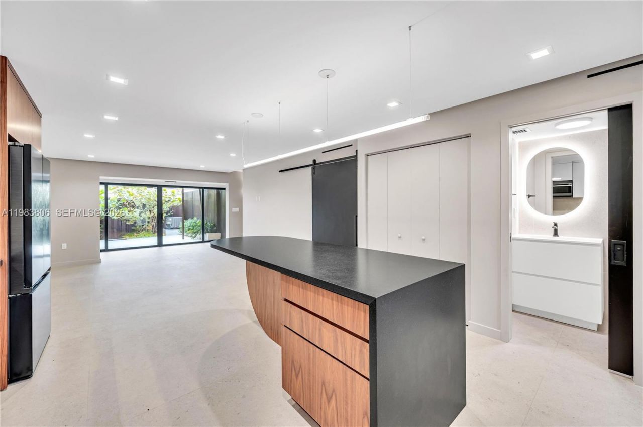 2211 NE 122nd St, Unit 2211, North Miami, FL 33181 Photo