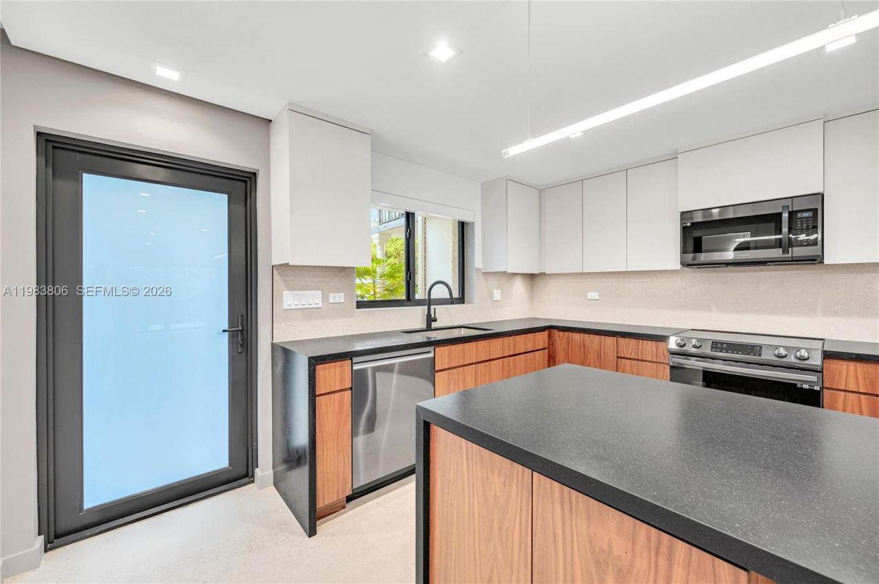 2211 NE 122nd St, Unit 2211, North Miami, FL 33181 Photo