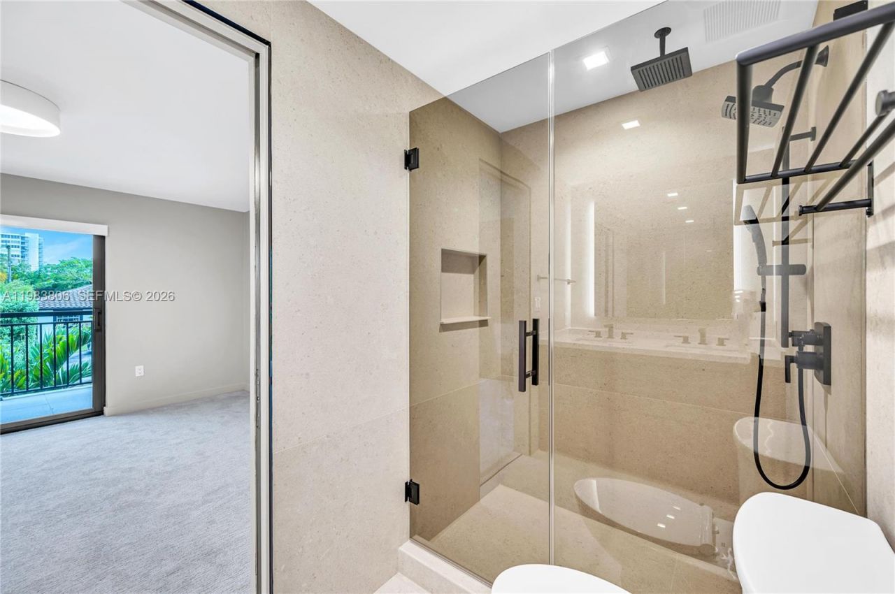 2211 NE 122nd St, Unit 2211, North Miami, FL 33181 Photo