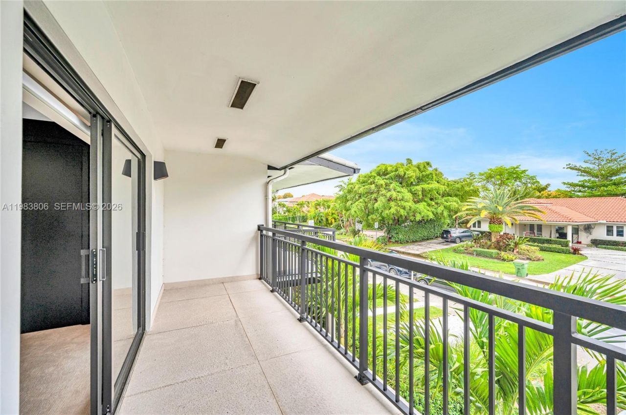 2211 NE 122nd St, Unit 2211, North Miami, FL 33181 Photo