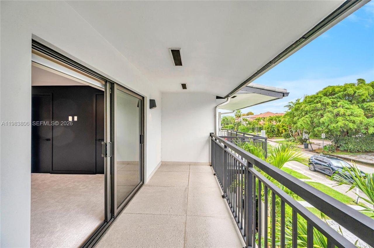 2211 NE 122nd St, Unit 2211, North Miami, FL 33181 Photo