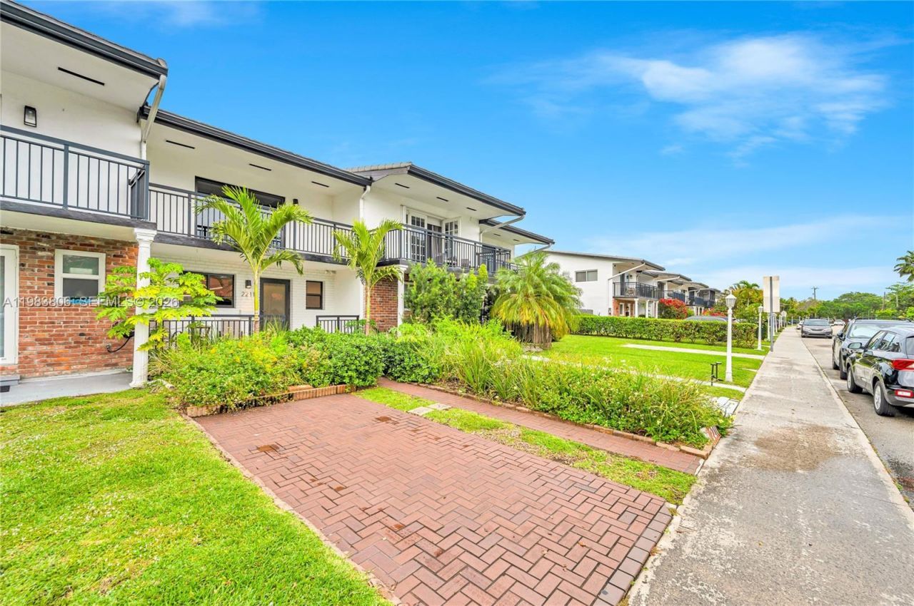 2211 NE 122nd St, Unit 2211, North Miami, FL 33181 Photo