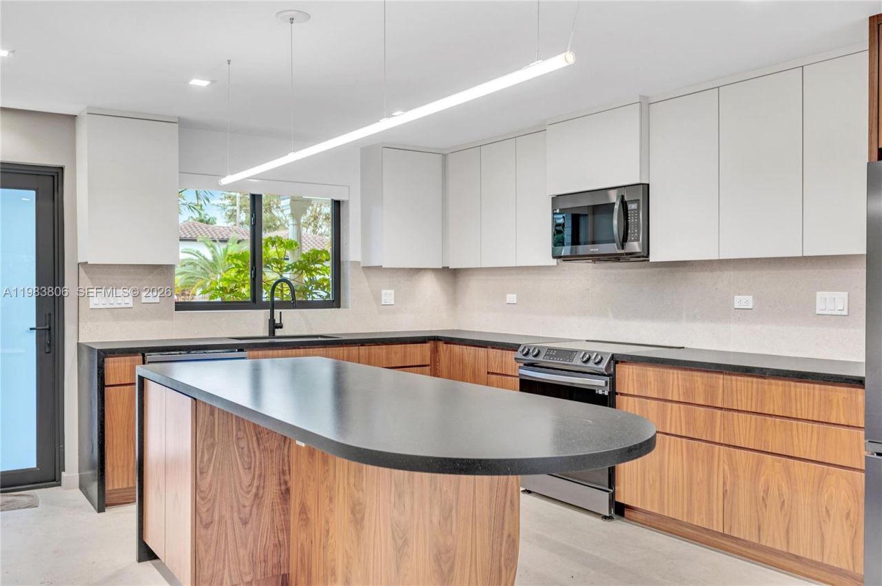 2211 NE 122nd St, Unit 2211, North Miami, FL 33181 Photo